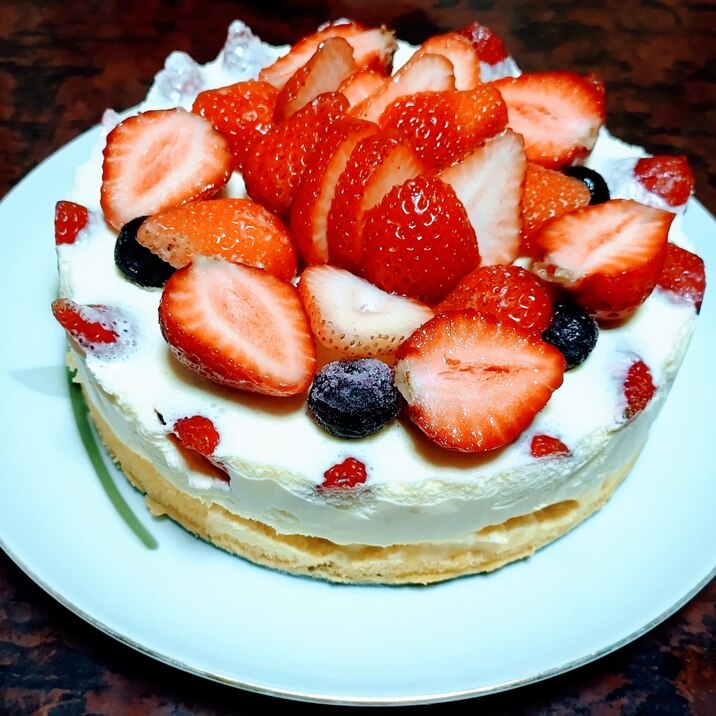 苺のホワイトチョコレートムースケーキ